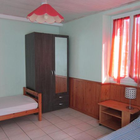 Appartement Rdc Maison De Village Savignac-les-Ormeaux Eksteriør billede